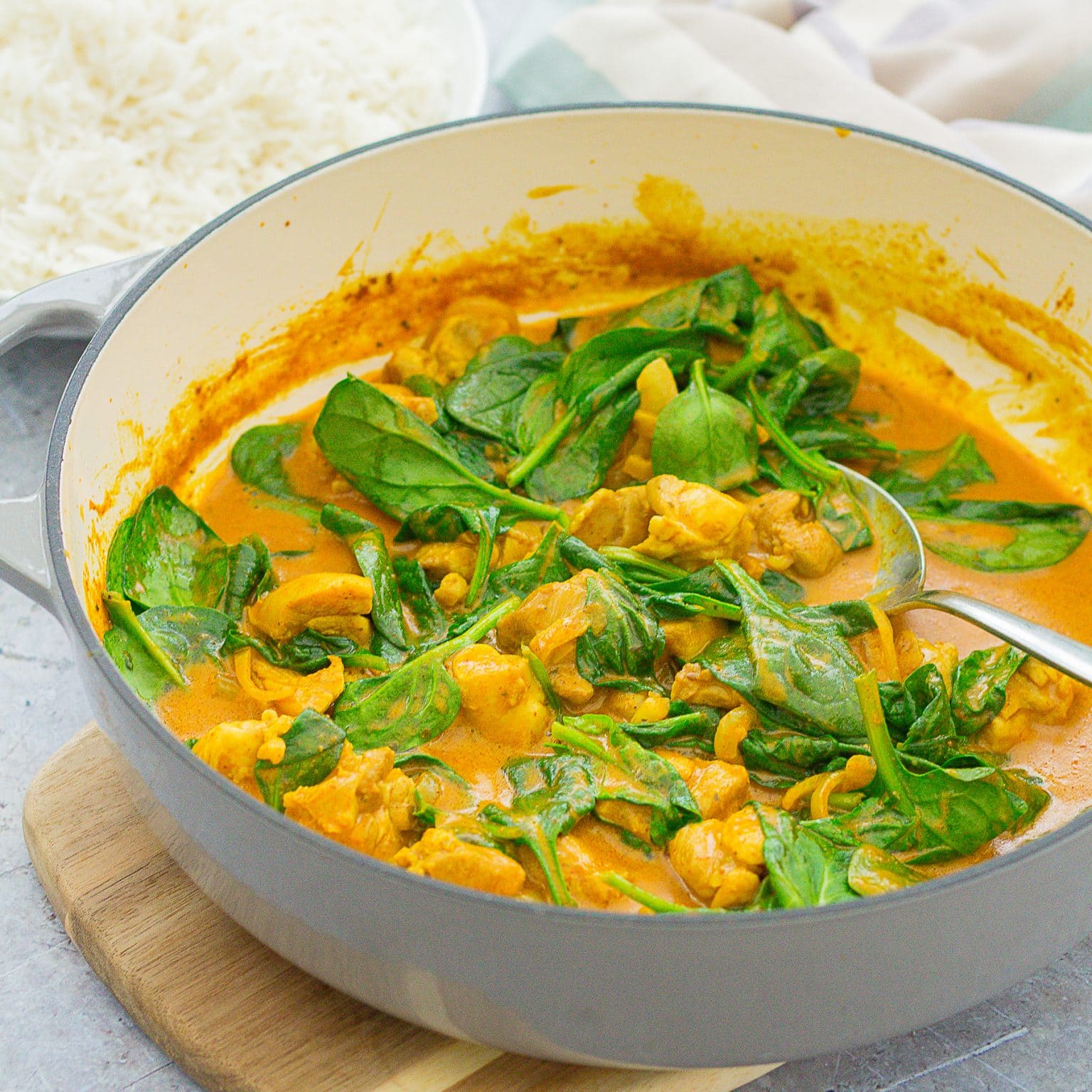 Quick Chicken and Spinach Curry (Chicken Saag) - Easy Peasy Foodie