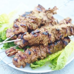 Pinchos de cordero griegos