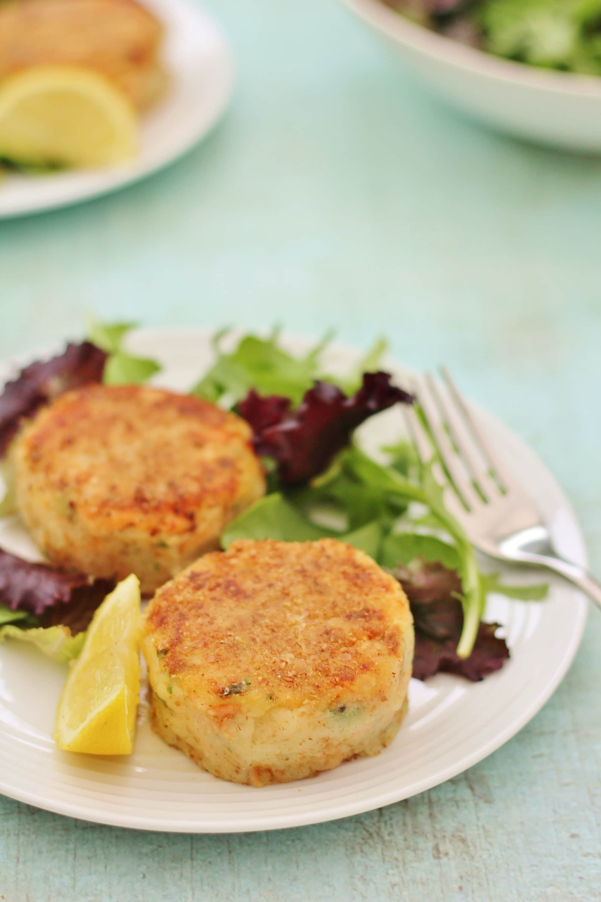 Easy Salmon Fishcakes - Easy Peasy Foodie