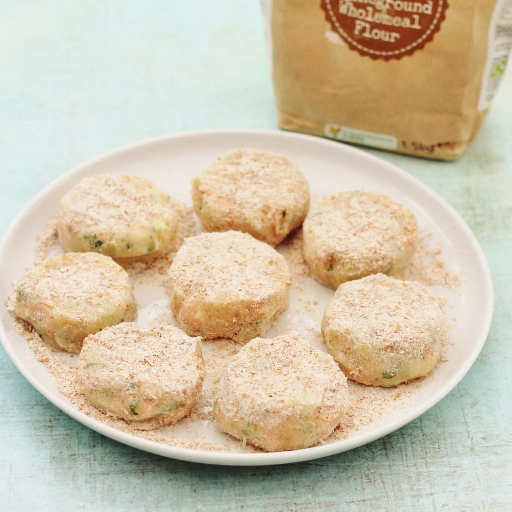 Easy Salmon Fishcakes - Easy Peasy Foodie