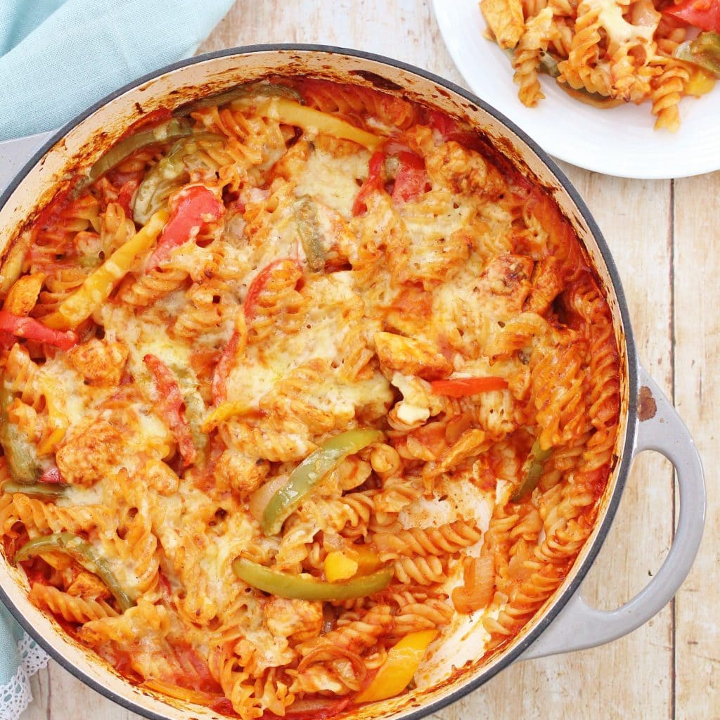Easy One Pot Chicken Fajita Pasta Bake Easy Peasy Foodie