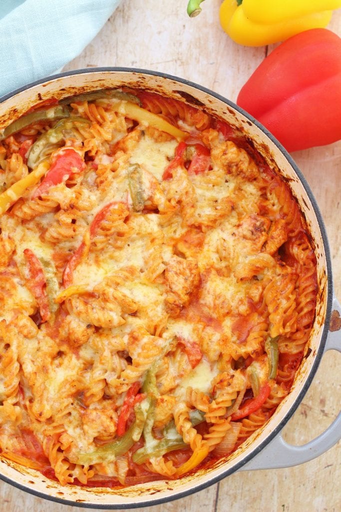 Easy One Pot Chicken Fajita Pasta Bake Easy Peasy Foodie