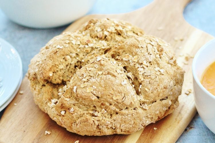 Want to make soda bread without buttermilk? No problem! My No Buttermilk Soda Bread takes just 40 minutes to make, involves no kneading or proving, and is suitable for vegans and those following a dairy free diet…and anyone who just doesn’t happen to have any buttermilk handy! #sodabread #bread #vegan #dairyfree #nobuttermilk #withoutbuttermilk #buttermilkfree #irish #oatmilk #dairyfreemilk #oats #easypeasyfoodie