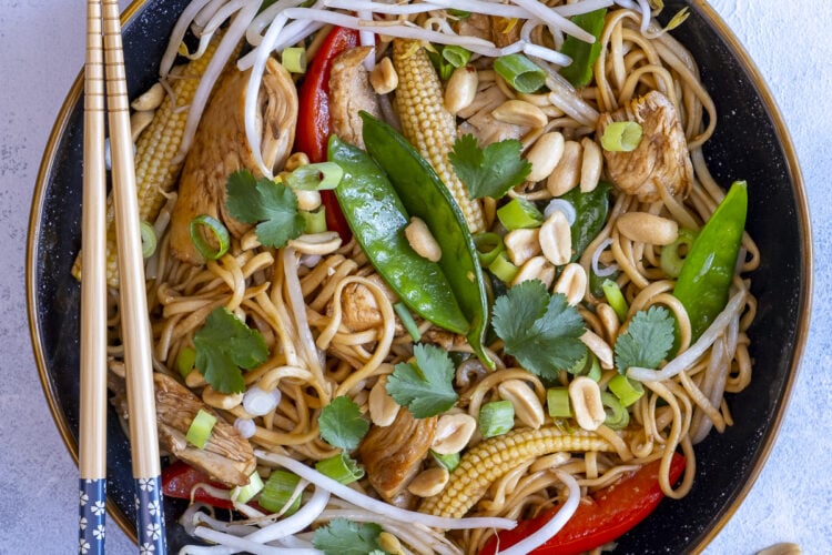Easy Peasy Chicken Pad Thai Hero