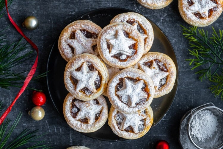 Easy Puff Pastry Mince Pies Hero