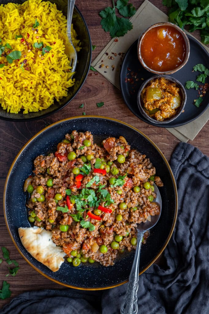 Easy Beef Mince Curry (Keema Curry) - Easy Peasy Foodie