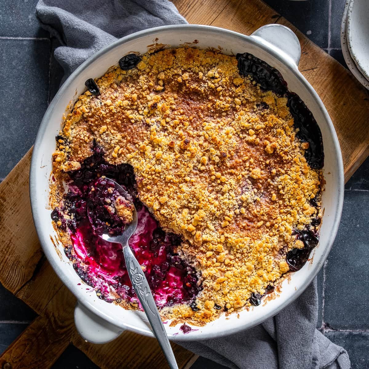 Easy Blueberry Crumble Hero