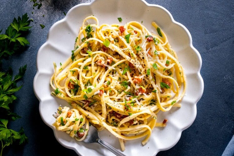 Easy Creamy Carbonara Hero