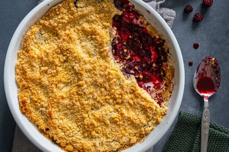 Easy Blackberry Crumble Hero