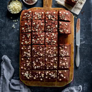 Easy Chocolate Traybake Cake Hero
