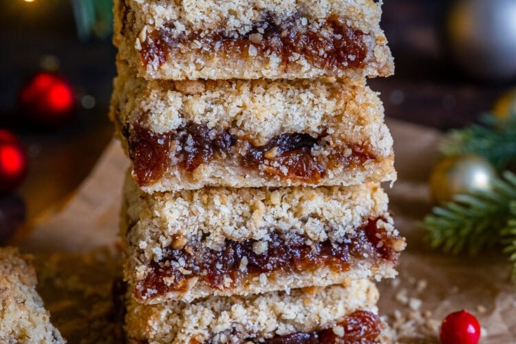Easy Mincemeat Crumble Bars Hero
