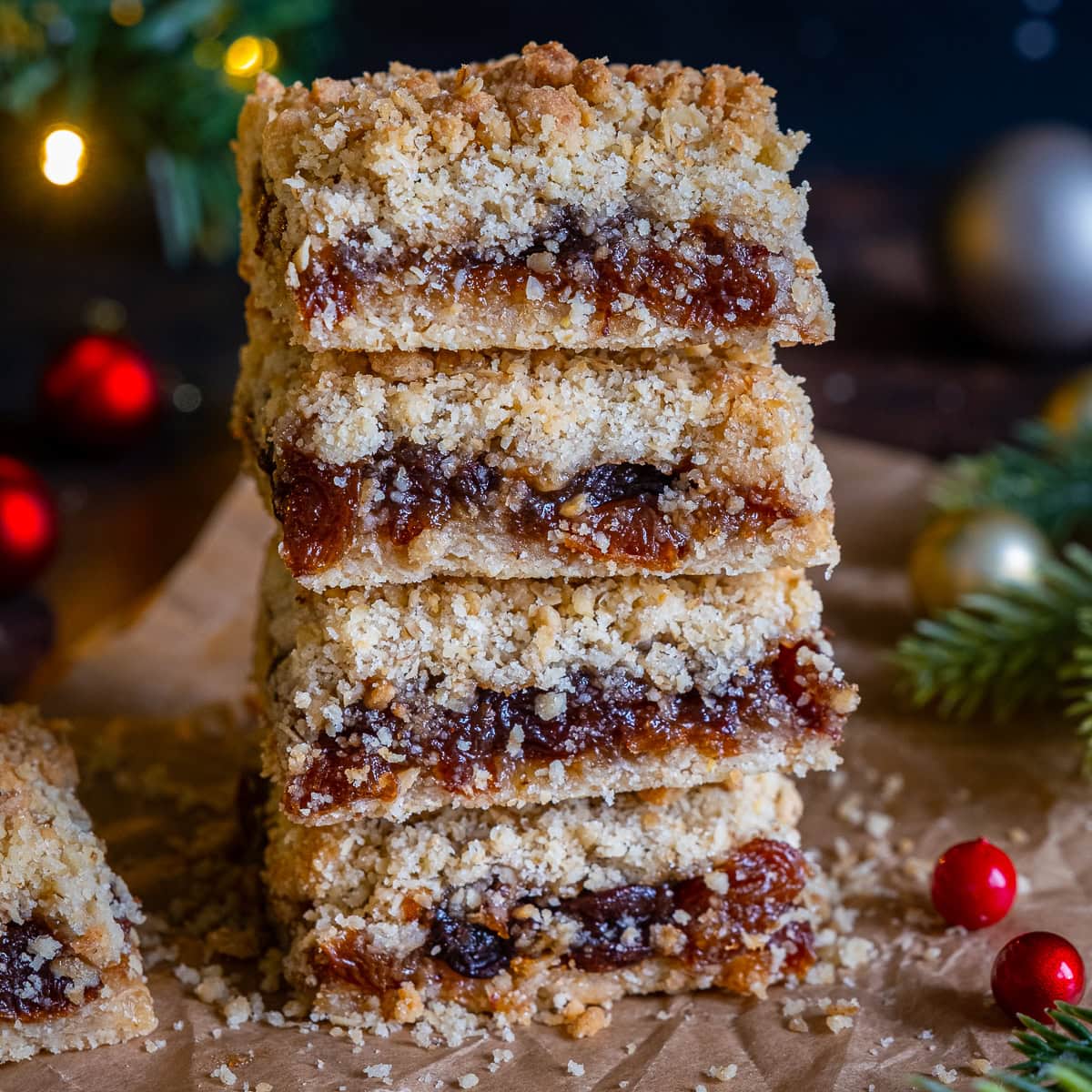 Easy Mincemeat Crumble Bars Hero