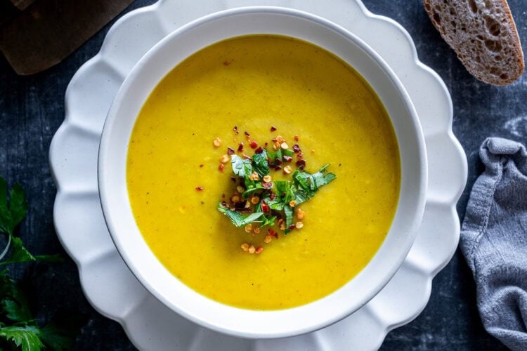 Easy Roasted Parsnip Soup Hero
